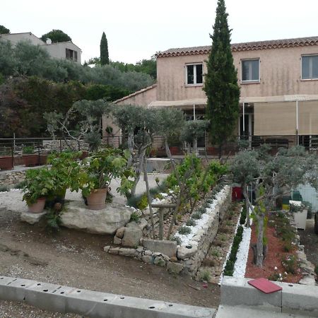 Bed and Breakfast Chez Elles 2 Caumont-sur-Durance Exterior foto